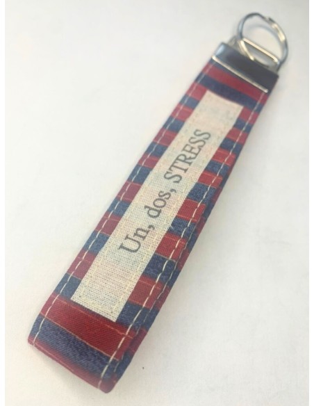 Portachiavi artigianale "un, dos, STRESS" - Esclusivo accessorio ispirazionale rosso e blu