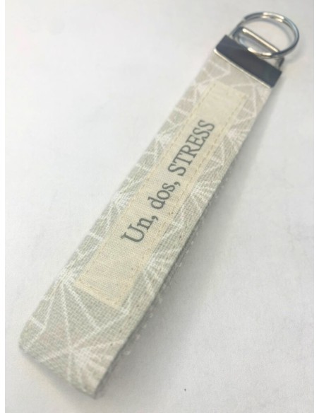 Portachiavi artigianale "un, dos, STRESS" - Esclusivo accessorio ispirazionale beige