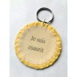 Ciondolo artigianale "Je suis esaurit" - Esclusivo accessorio in stoffa gialla