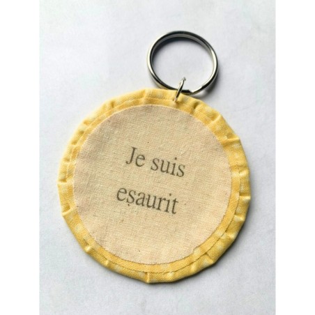 Ciondolo artigianale "Je suis esaurit" - Esclusivo accessorio in stoffa gialla