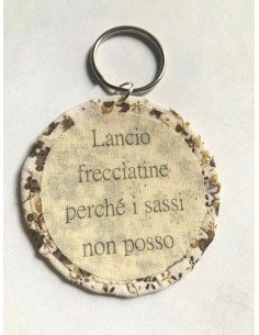 Ciondolo artigianale "Lancio frecciatine perché i sassi...