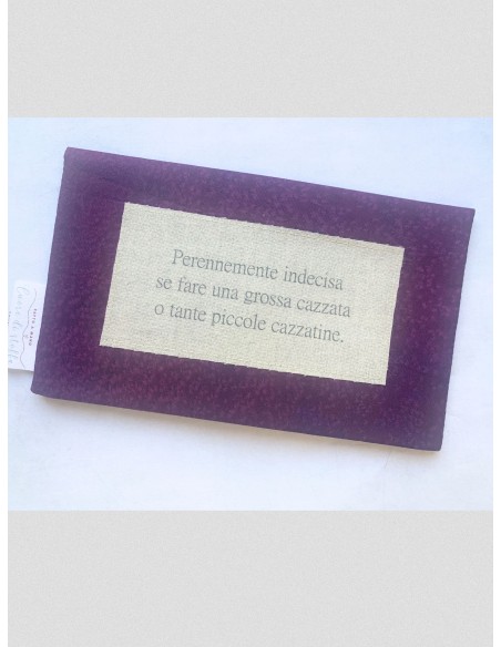 Pochette artigianale - Perennemente indecisa se fare una grossa cazzata o tante piccole calzatine - viola