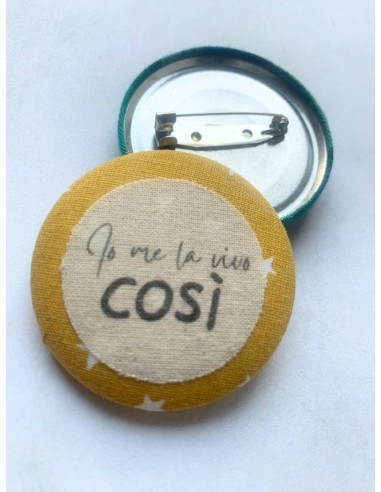Spilla artigianale "Io me la vivo così" -...