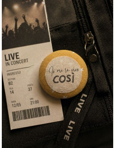 Spilla artigianale "Io me la vivo così" -...