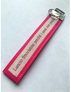 Portachiavi artigianale "Lancio frecciatine perché i...