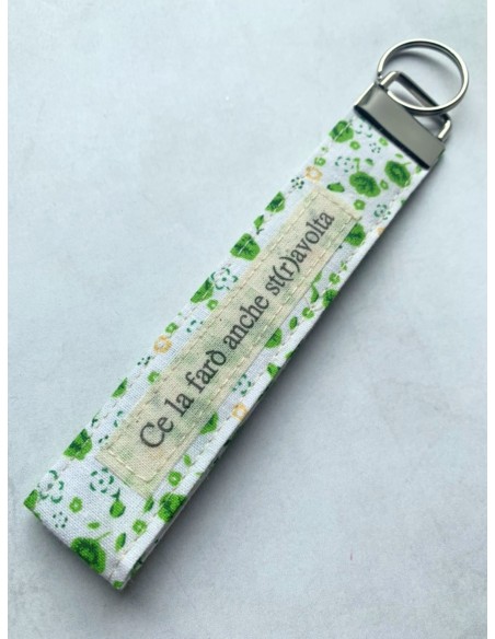 Portachiavi artigianale "Ce la farò anche st(r)avolta" - Esclusivo accessorio in stoffa verde