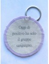 Ciondolo artigianale "Oggi di positivo ho solo il gruppo sanguigno" - Esclusivo accessorio in stoffa lilla