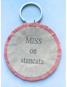Ciondolo artigianale "MISS on stancata" - Esclusivo accessorio in stoffa rosa