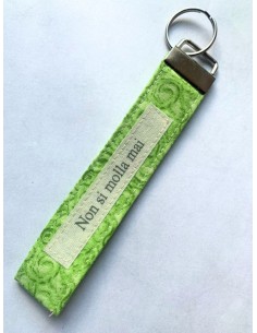 Portachiavi artigianale "Non si molla mai" - Esclusivo accessorio in stoffa verde