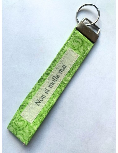 Portachiavi artigianale "Non si molla mai" - Esclusivo accessorio in stoffa verde