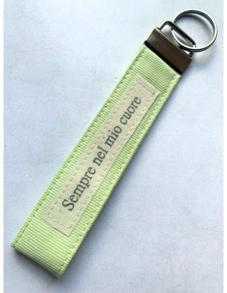 Portachiavi artigianale "sempre nel mio cuore" - Esclusivo accessorio in stoffa verde