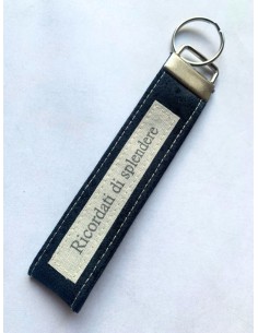 Portachiavi artigianale "Ricordati di splendere" - Esclusivo accessorio ispirazionale nero