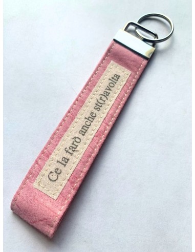 Portachiavi artigianale "Ce la farò anche st(r)avolta" - Esclusivo accessorio in stoffa rosa