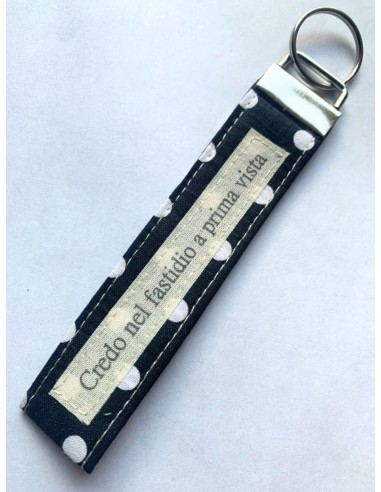 Portachiavi artigianale "Credo nel fastidio a prima vista" - Esclusivo accessorio ispirazionale nera